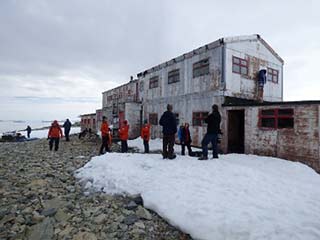 We want to see the 1976 Wheaties box (which I saw) with the Olympics photo of Chris Jenner Base E and tourists